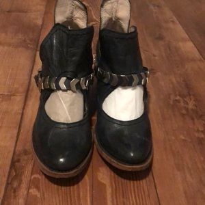 Freebird Blade booties size 9 Black